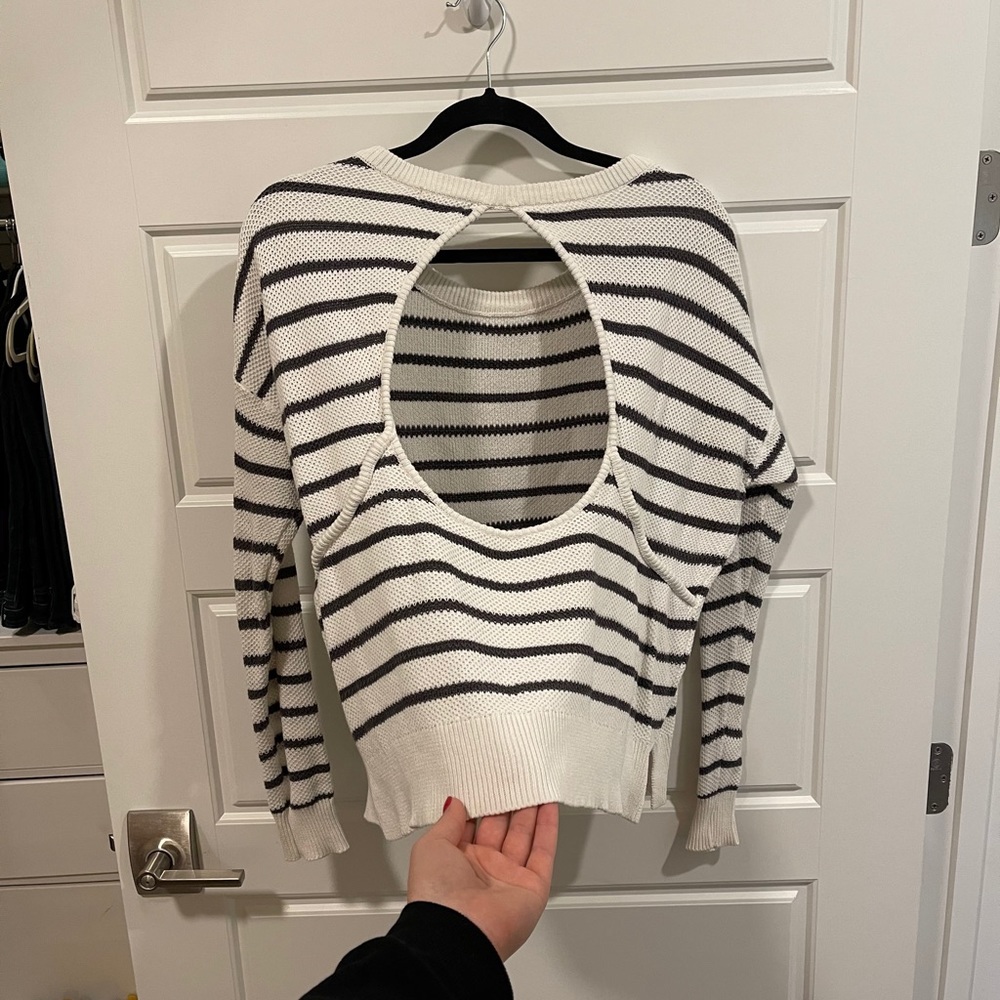 Ripcurl Open Back Sweater - image 3